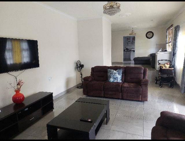 3 BEDROOM HOUSE FOR SALE IN CRAIGIEBURN